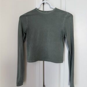 Skims cropped long sleeve in vintage green
